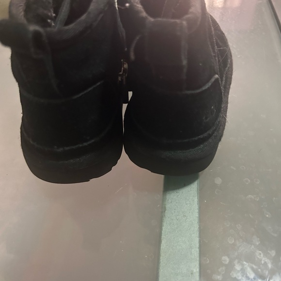 Toddler Uggs size 9 - Picture 4 of 4